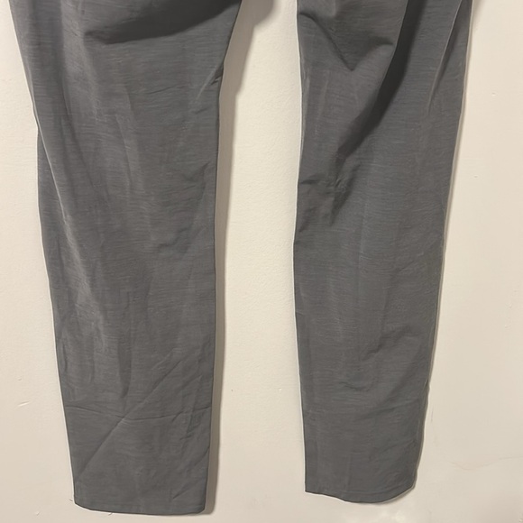 Travis Matthew Gray Golf Chino Pants Lightweight Size 30 x 30 - Picture 5 of 5